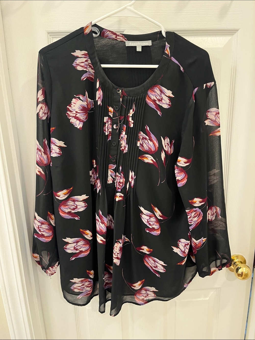Daniel Rainn Black Floral Pintuck Button-Front Blouse